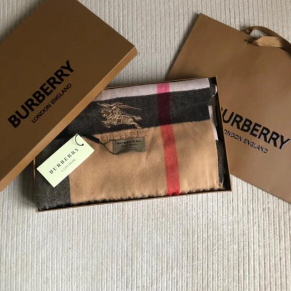 Burberry Check Wool-Silk Scarf - Picture 4 of 8